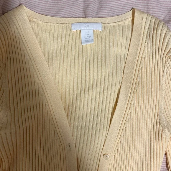 H&M Yellow Ribbed Cardigan 💛 - Picture 2 of 3